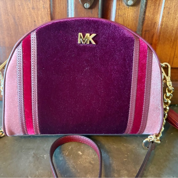 ♥️💖 Elegant Michael Kors Crossbody Shoulder Bag Leather & Velvet with Tassel - Picture 2 of 12
